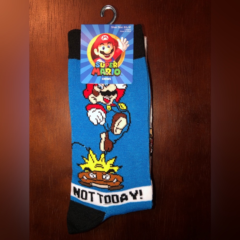 SUPER MARIO BROS NOVELTY CREW SOCKS NWT MEN’S SHOE SIZE 6.5-12